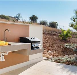3 bedroom villa with pool near Castellamarre del Golfo, sleeps 5
